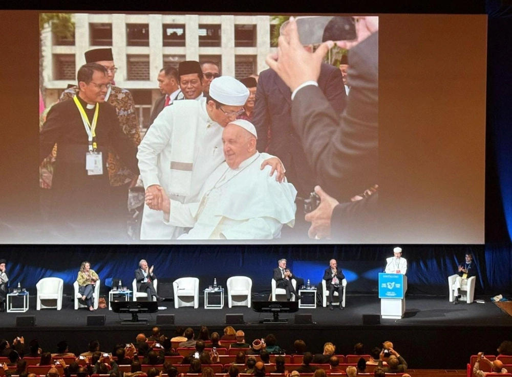 Menag Nasaruddin Umar Menceritakan Persahabatannya Dengan Paus Fransiskus Dalam Dialog Pemimpin Agama Dunia Di Vatikan, Senin, 27 Oktober 2025. [Kemenag.go.id]